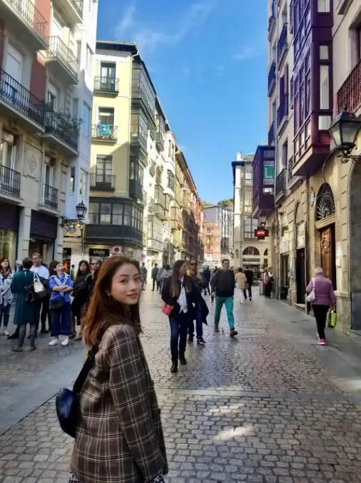 石原里美的西班牙本色旅行：探寻热情与浪漫，感受真实的自我！